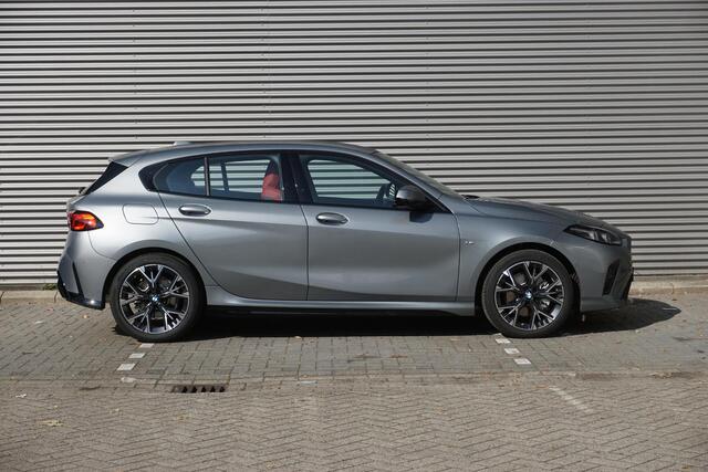 BMW 1-SERIE 5-deurs 120 M Sportpakket Executive | Innovation Pack | Harman-Kardon | Head-Up Display