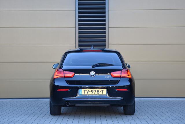BMW 1-SERIE 118i Executive *M-sport stuur * Automaat * Led koplampen * Sportstoelen *