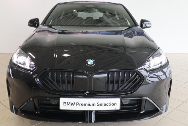 BMW 1-SERIE 123 xDrive | M Sportpakket Pro | Adaptieve Cruise Control | Harman Kardon | Stoel & Stuurwielverwarming | Achteruitrijcamera | Dodehoekdetectie | Comfort Access | Ekris Selection