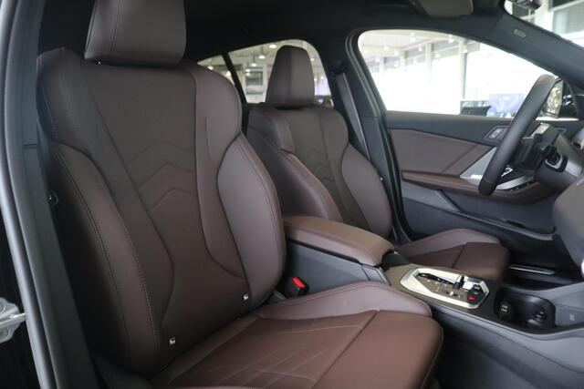 BMW 1-SERIE 123 xDrive | M Sportpakket Pro | Adaptieve Cruise Control | Harman Kardon | Stoel & Stuurwielverwarming | Achteruitrijcamera | Dodehoekdetectie | Comfort Access | Ekris Selection