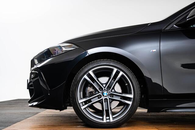 BMW 1-SERIE 118i High Executive M Sport - Sportstoelen - Stoelverwarming - PDC Voor/Achter - Cruise control - Getinte Ruiten - High Beam Assistant - Multifunctioneel stuurwiel - Elektrische verstelbare lendensteunen -