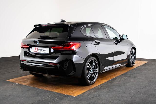 BMW 1-SERIE 118i High Executive M Sport - Sportstoelen - Stoelverwarming - PDC Voor/Achter - Cruise control - Getinte Ruiten - High Beam Assistant - Multifunctioneel stuurwiel - Elektrische verstelbare lendensteunen -