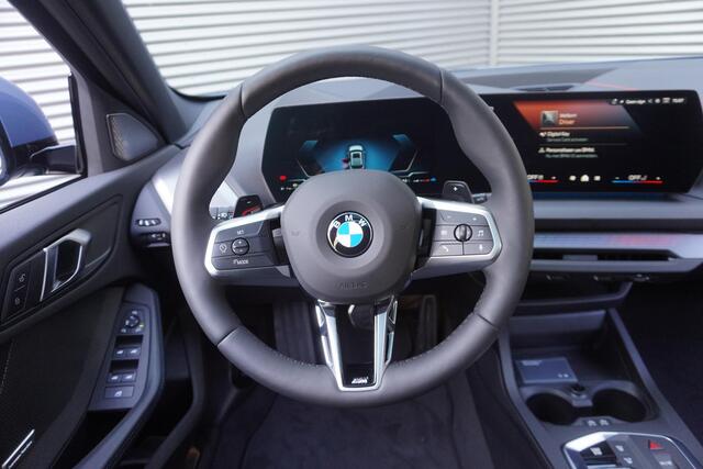 BMW 1-SERIE 120 M Sportpakket Pro | High Executive | Innovation Pack | Individual Lak | Panoramadak