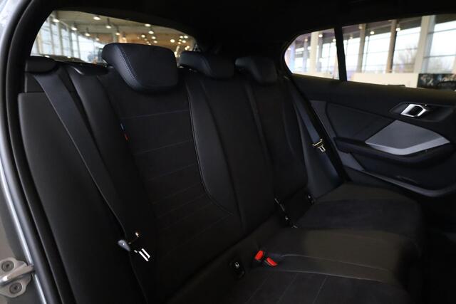 BMW 1-SERIE 120 M Sport Design Edition | Driving Assitant Plus | Comfort Access | Sportstoelen