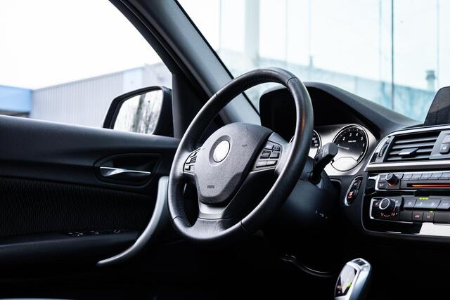 BMW 1-SERIE 118i Corporate Lease Executive Dealer Onderhouden | Stoelverwarming