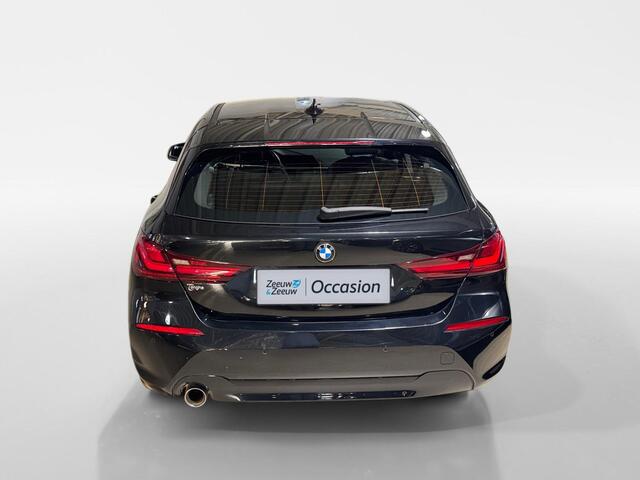 BMW 1-SERIE 116i Introduction Edition Navigatie| Parkeersensoren| Telefoon voorbereiding| Metalliclak| Lichtmetalen velgen| SUPER DEAL!!!!