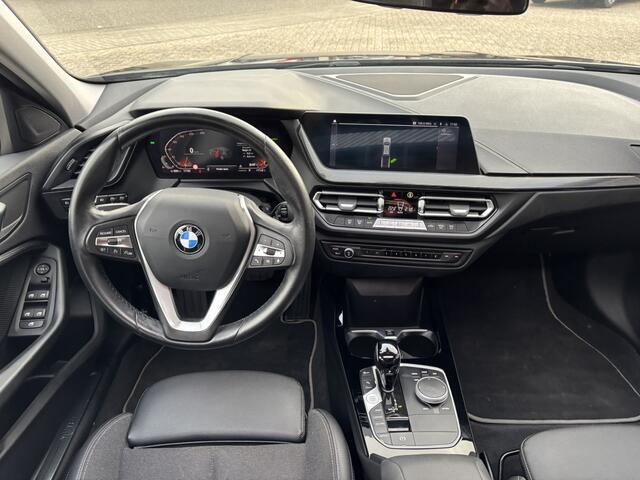 BMW 1-SERIE 118i Business Edition / Schuifkanteldak / Navi / Applecarplay/AndroidAuto /