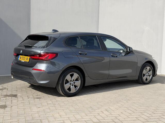 BMW 1-SERIE 118i Business Edition Automaat / 1e Eigenaar / Navigatie / Camera / PDC / Apple Carplay & Android Auto / Parkeerassistent / Cruise Control / Clima / DAB / NAP /