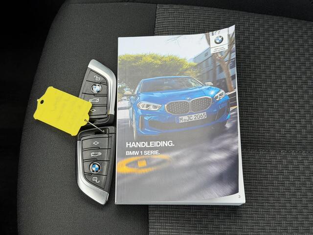 BMW 1-SERIE 118i Business Edition Automaat / 1e Eigenaar / Navigatie / Camera / PDC / Apple Carplay & Android Auto / Parkeerassistent / Cruise Control / Clima / DAB / NAP /