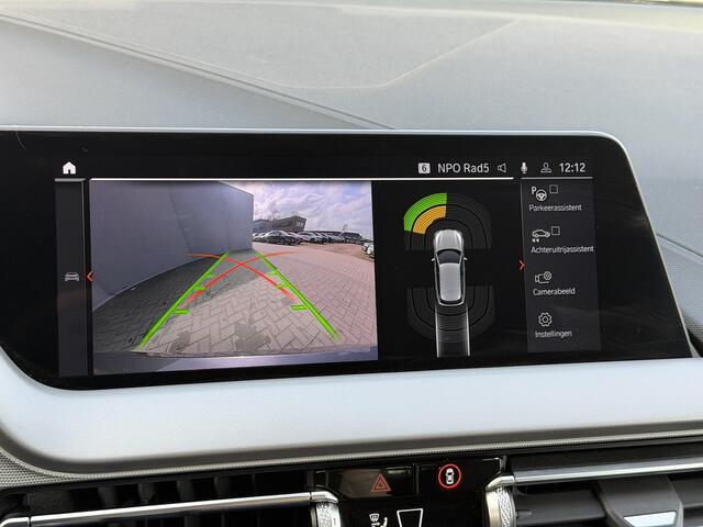 BMW 1-SERIE 118i Business Edition Automaat / 1e Eigenaar / Navigatie / Camera / PDC / Apple Carplay & Android Auto / Parkeerassistent / Cruise Control / Clima / DAB / NAP /