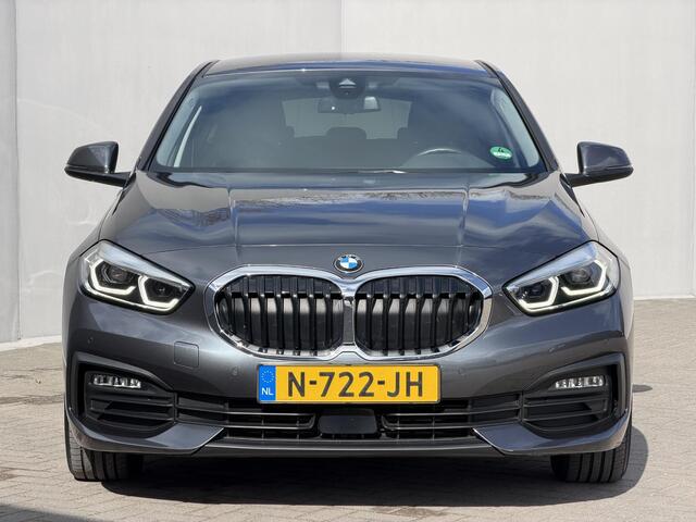 BMW 1-SERIE 118i Business Edition Automaat / 1e Eigenaar / Navigatie / Camera / PDC / Apple Carplay & Android Auto / Parkeerassistent / Cruise Control / Clima / DAB / NAP /