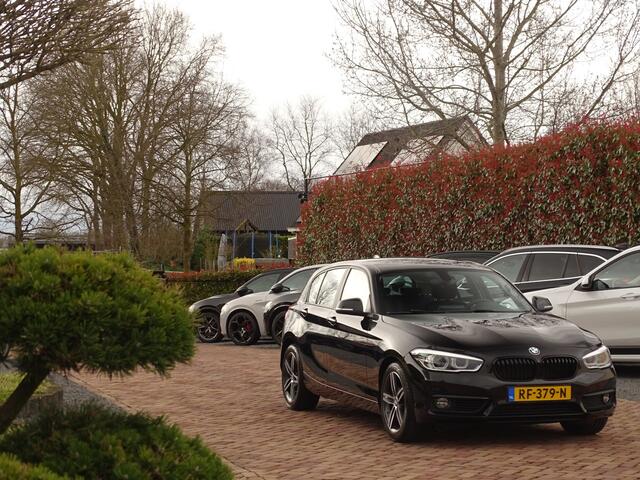 BMW 1-SERIE 118i Executive | M-sportst | Sportstoelen | All-season | All Black | Uniek!