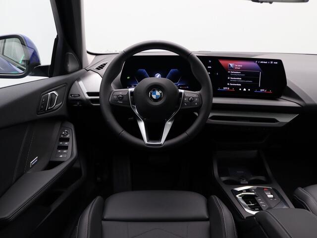 BMW 1-SERIE 120 M Sportpakket | Premium Pack | Stuurwielrand Verwarmd | Comfort Access | Panoramadak | Driving Assistant | Parking Assistant | Harman Kardon | 18'' | Ekris Selection