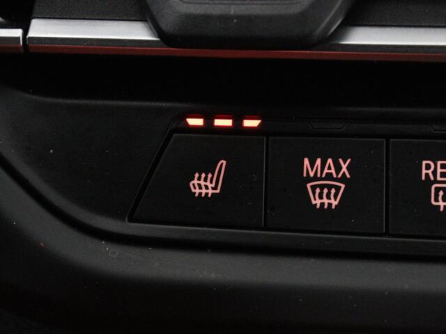 BMW 1-SERIE 118i High Executive | Sport Line | Panoramadak | Leder | Stoelverwarming | Keyless | Live Cockpit | Carplay | Sportstoelen | Navigatie | Spiegel Pakket | Parkeerhulp | Climate control