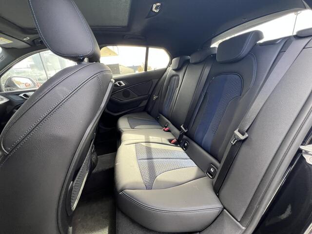 BMW 1-SERIE 118i Business Edition Automaat 136PK | M-Sport | Panoramadak | Navigatie | Achteruitrijcamera | Stoelverwarming