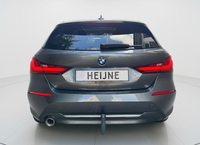 BMW 1-SERIE 118i 136PK AUT. HIGH EXECUTIVE TREKHAAK/LEDER/PANORAMADAK