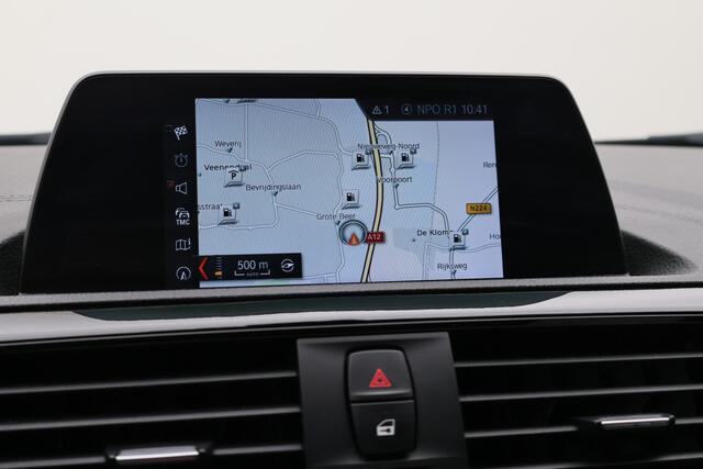 BMW 1-SERIE 118i Corporate Lease Executive Automaat Navigatie, LED, Climate, Cruise, Trekhaak