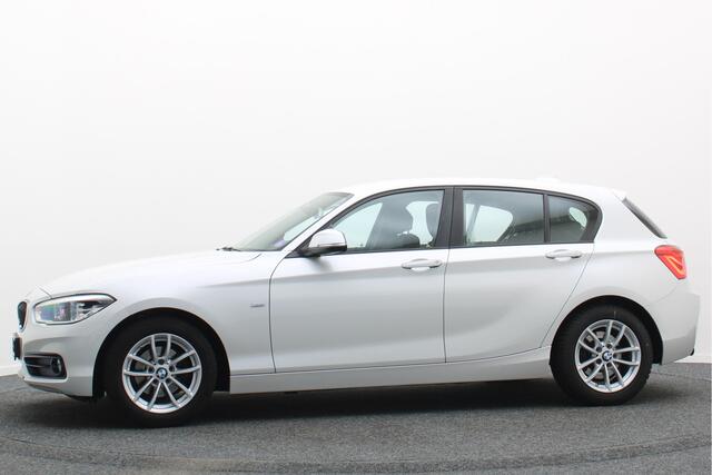 BMW 1-SERIE 118i Corporate Lease Executive Automaat Navigatie, LED, Climate, Cruise, Trekhaak