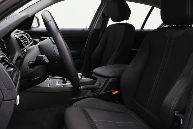 BMW 1-SERIE 118i Corporate Lease Executive Automaat Navigatie, LED, Climate, Cruise, Trekhaak