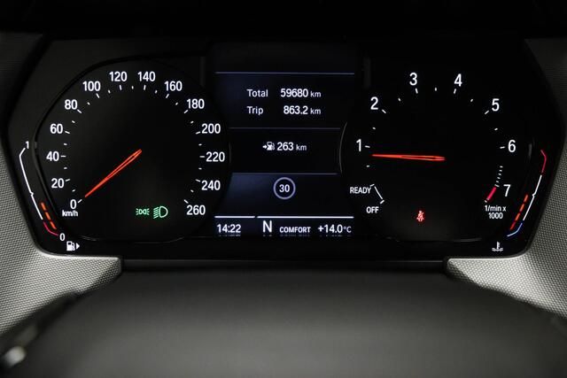 BMW 1-SERIE 116i Executive | CLIMA | STOELVERWARMING | 18"