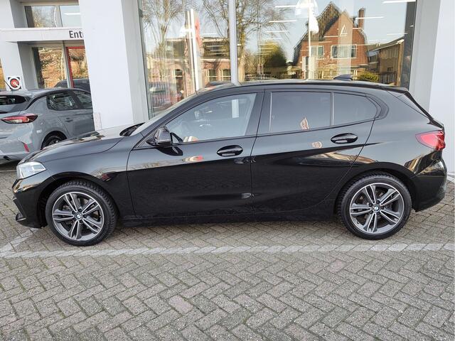 BMW 1-SERIE 118i EXECUTIVE EDITION AUT. Sport Line | Privacy Glass | Navi | LED