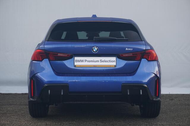 BMW 1-SERIE 120 M Sport | Stoel & Stuurwielverwarming / Keyless Entry / Adaptieve LED koplampen / Automatische 2-zone airconditioning