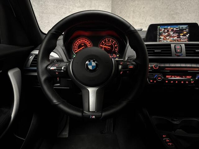 BMW 1-SERIE 118i M Sport Executive (NAVIGATIE, M PAKKET, ALCANTARA, HARMAN/KARDON, CLIMATE, SPORTSTOELEN, PARKEERSENSOREN, NIEUWE APK, NIEUWSTAAT)