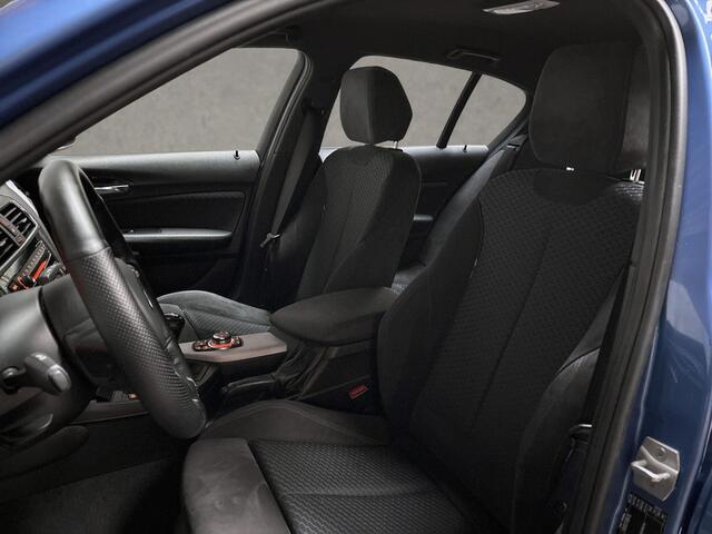 BMW 1-SERIE 118i M Sport Executive (NAVIGATIE, M PAKKET, ALCANTARA, HARMAN/KARDON, CLIMATE, SPORTSTOELEN, PARKEERSENSOREN, NIEUWE APK, NIEUWSTAAT)