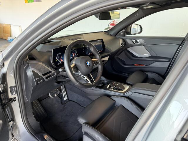 BMW 1-SERIE 123 xDrive / M Sport / Panodak / Head Up disp / Harman-Kardon / Iconic Glow /