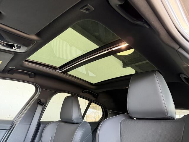 BMW 1-SERIE 123 xDrive / M Sport / Panodak / Head Up disp / Harman-Kardon / Iconic Glow /