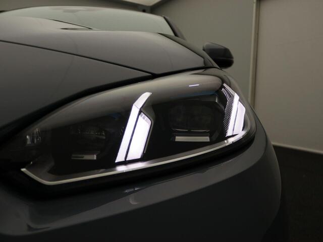 BMW 1-SERIE 120 M Sportpakket | Glazen Panoramadak | Driving Assistant Plus | Head-Up Display | Head-Up Display | 18" | Ekris Selection