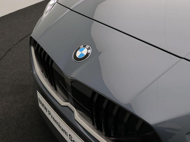 BMW 1-SERIE 120 M Sportpakket | Glazen Panoramadak | Driving Assistant Plus | Head-Up Display | Head-Up Display | 18" | Ekris Selection