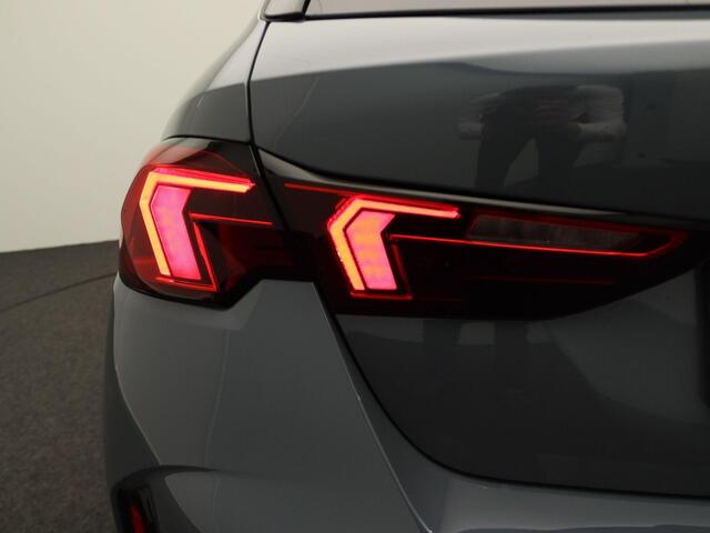 BMW 1-SERIE 120 M Sportpakket | Glazen Panoramadak | Driving Assistant Plus | Head-Up Display | Head-Up Display | 18" | Ekris Selection