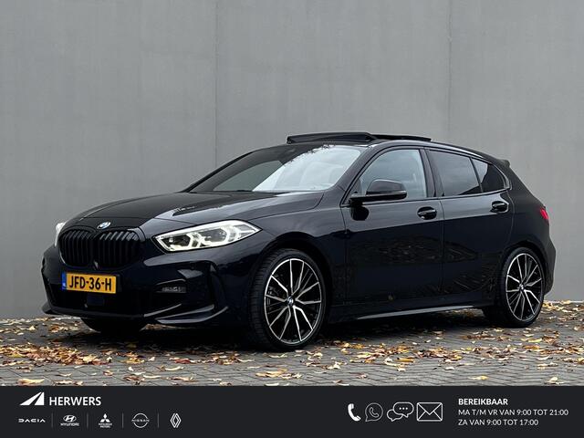 BMW 1-SERIE 118i / Dealer onderhouden / M-Sport PRO / Panorama schuifdak / Head Up Display / Adaptieve Cruise Control / Harman Kardon Audio / Alcantara Sportstoelen / 19" / Camera /
