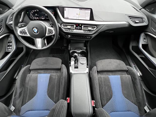 BMW 1-SERIE 118i / Dealer onderhouden / M-Sport PRO / Panorama schuifdak / Head Up Display / Adaptieve Cruise Control / Harman Kardon Audio / Alcantara Sportstoelen / 19" / Camera /