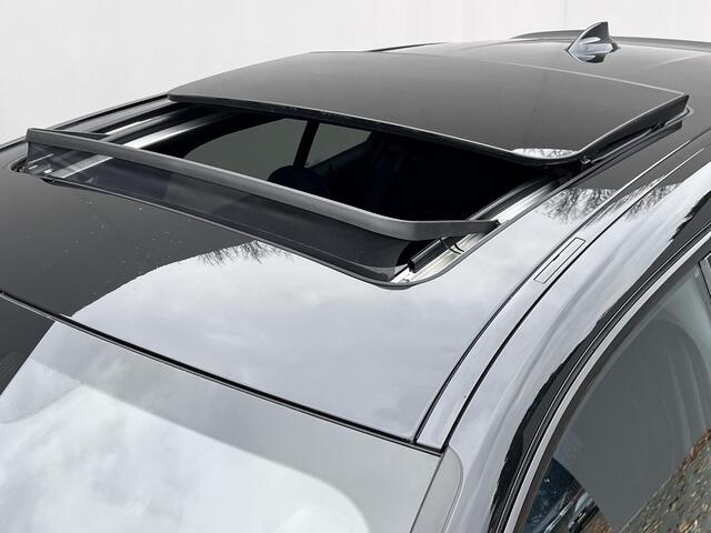 BMW 1-SERIE 118i / Dealer onderhouden / M-Sport PRO / Panorama schuifdak / Head Up Display / Adaptieve Cruise Control / Harman Kardon Audio / Alcantara Sportstoelen / 19" / Camera /