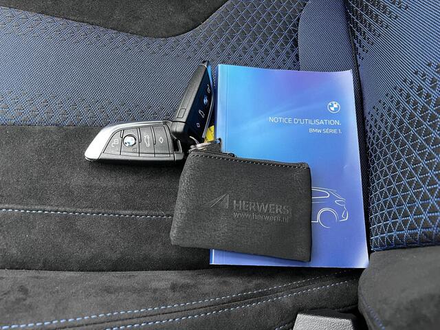 BMW 1-SERIE 118i / Dealer onderhouden / M-Sport PRO / Panorama schuifdak / Head Up Display / Adaptieve Cruise Control / Harman Kardon Audio / Alcantara Sportstoelen / 19" / Camera /
