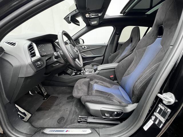 BMW 1-SERIE 118i / Dealer onderhouden / M-Sport PRO / Panorama schuifdak / Head Up Display / Adaptieve Cruise Control / Harman Kardon Audio / Alcantara Sportstoelen / 19" / Camera /
