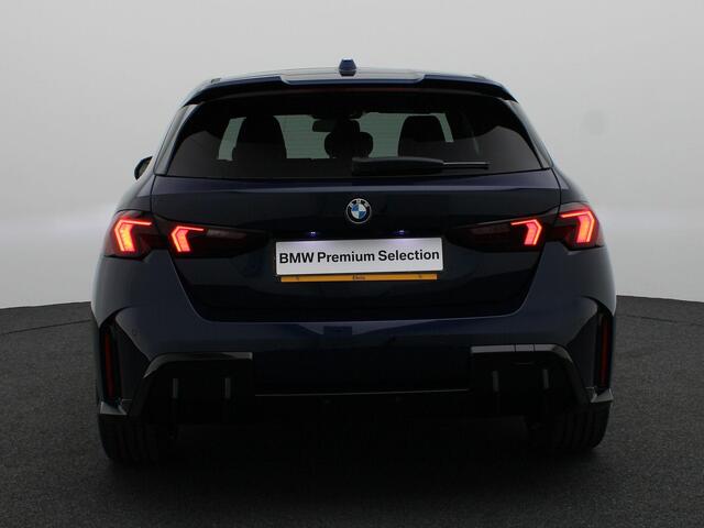 BMW 1-SERIE 120 M Sportpakket Pro | Premium Pack | Stuurwielrand Verwarmd | Panoramadak | Elektrisch Verstelbare Sportstoelen | Driving Assistant Plus | Harman Kardon | 19''