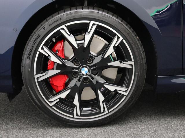 BMW 1-SERIE 120 M Sportpakket Pro | Premium Pack | Stuurwielrand Verwarmd | Panoramadak | Elektrisch Verstelbare Sportstoelen | Driving Assistant Plus | Harman Kardon | 19''