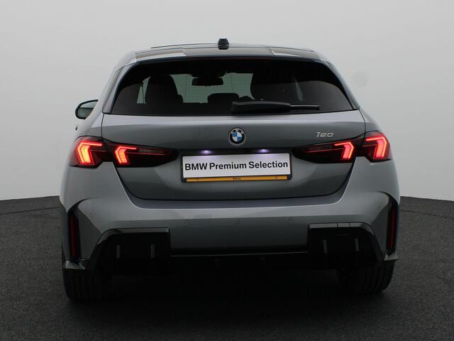 BMW 1-SERIE 120 M Sportpakket | Premium Pack | Stuurwielrand Verwarmd | Panoramadak | Harman Kardon | 19''