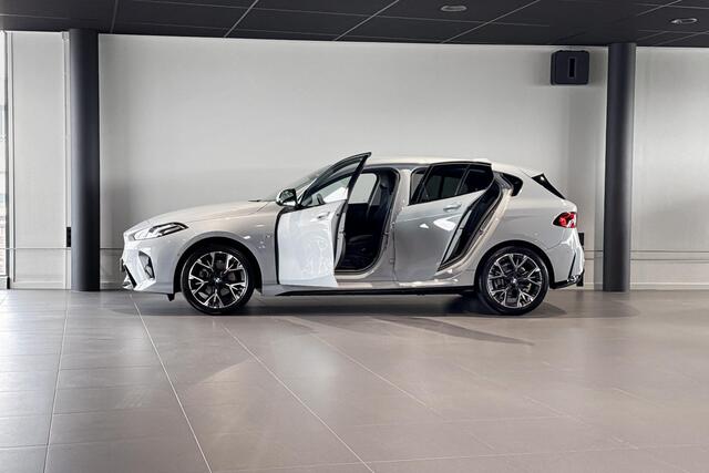 BMW 1-SERIE 120 M Sport Design | Stoelverwarming | Achteruitrijcamera | Trekhaak |