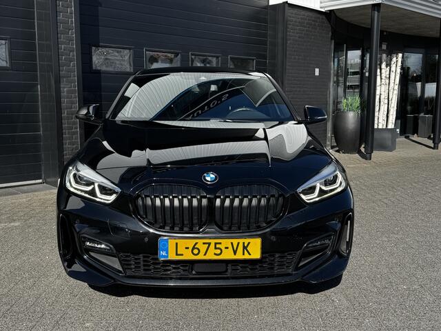 BMW 1-SERIE 118i Business Edition M-Sport Shadow Automaat | Navi | Cruise | Carplay | Sfeer | ¤19.900,- incl. BTW
