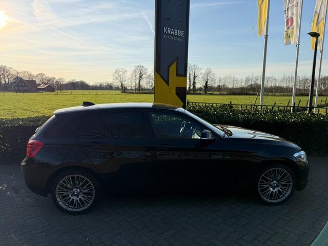 BMW 1-SERIE 118i Aut8 Sport Line Edition Led / Carplay / Camera