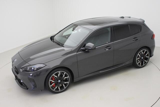 BMW 1-SERIE 120 M-Sport Pro | Individual Dravitgrau | Schuif/- kanteldak | Harman Kardon | Stuur/- stoelverwarming