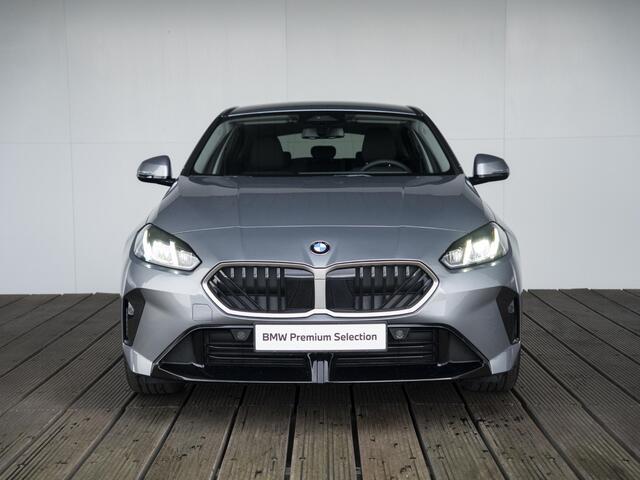 BMW 1-SERIE 120 | M Sport | Achteruitrijcamera | Stoelverwarming | PDC | 18''