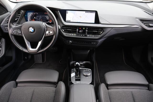 BMW 1-SERIE 118i | LED | Automaat | Clima | Camera | .