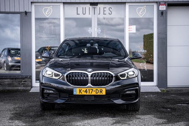 BMW 1-SERIE 118i Executive AUT8|Camera|Carplay|LED|Sfeerverl.|Stuur&stoelverw.|NL-auto|Dealer-onderhouden