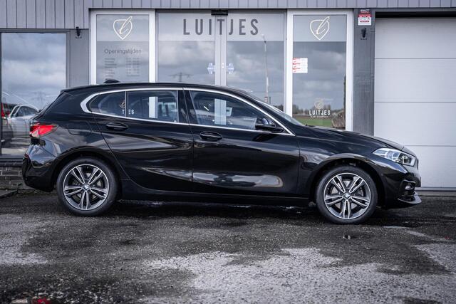 BMW 1-SERIE 118i Executive AUT8|Camera|Carplay|LED|Sfeerverl.|Stuur&stoelverw.|NL-auto|Dealer-onderhouden