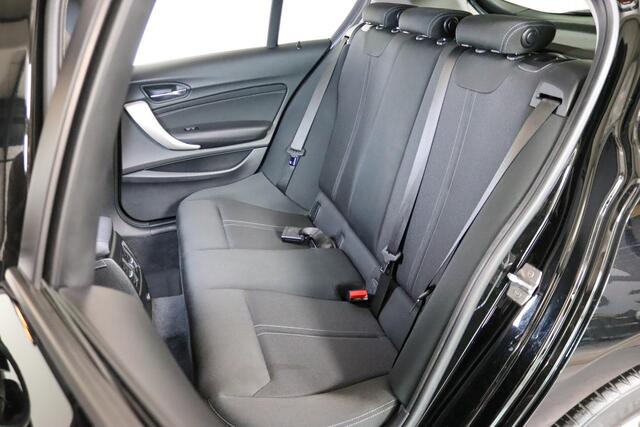 BMW 1-SERIE 118i Corporate Lease Executive Trekhaak, Cruise control, Led, Airco,